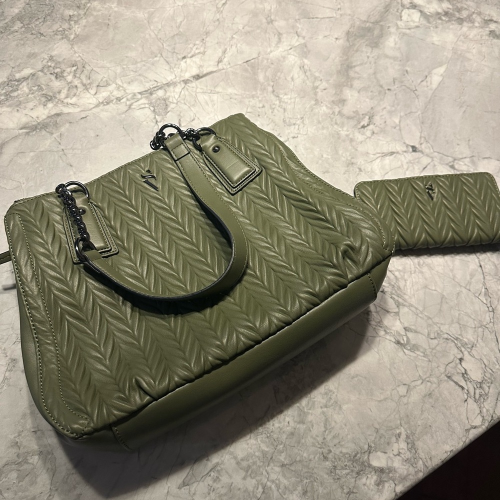 Brand new without tags Vera Wang purse and wallet set